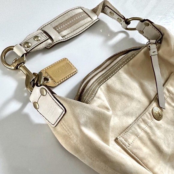 Coach: cream colored hobo bag - Picture 2 of 3